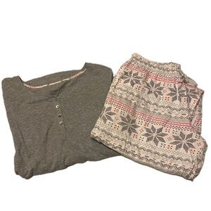 Cuddl Duds Women’s Small Grey Long Sleeve and Snowflake Print Pants Pajama Set
